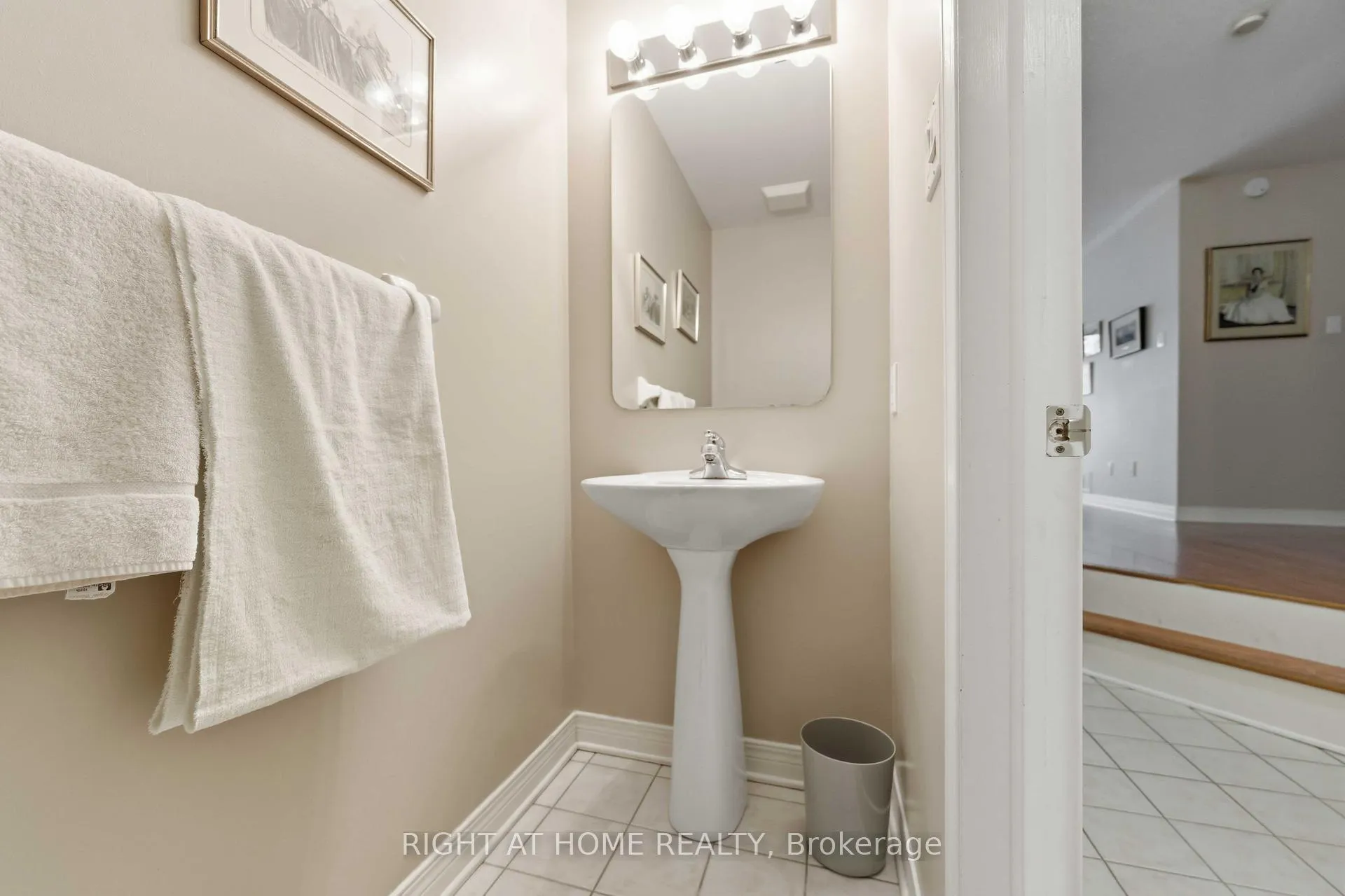 Photo 16 of 220 Windhurst Drive, Ottawa, Barrhaven East — HOMEH