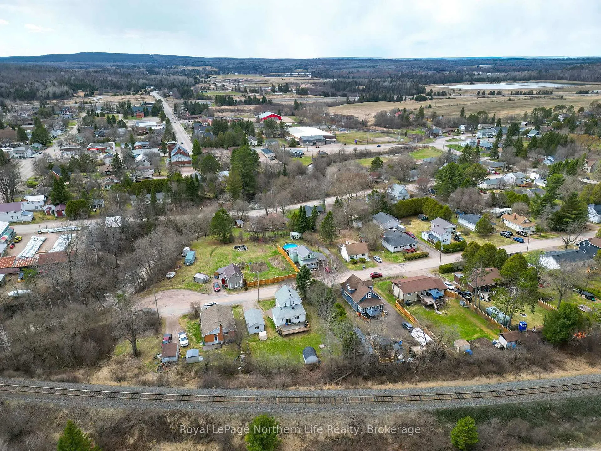 Photo 33 of 306 Spetz Avenue, Powassan — HOMEH