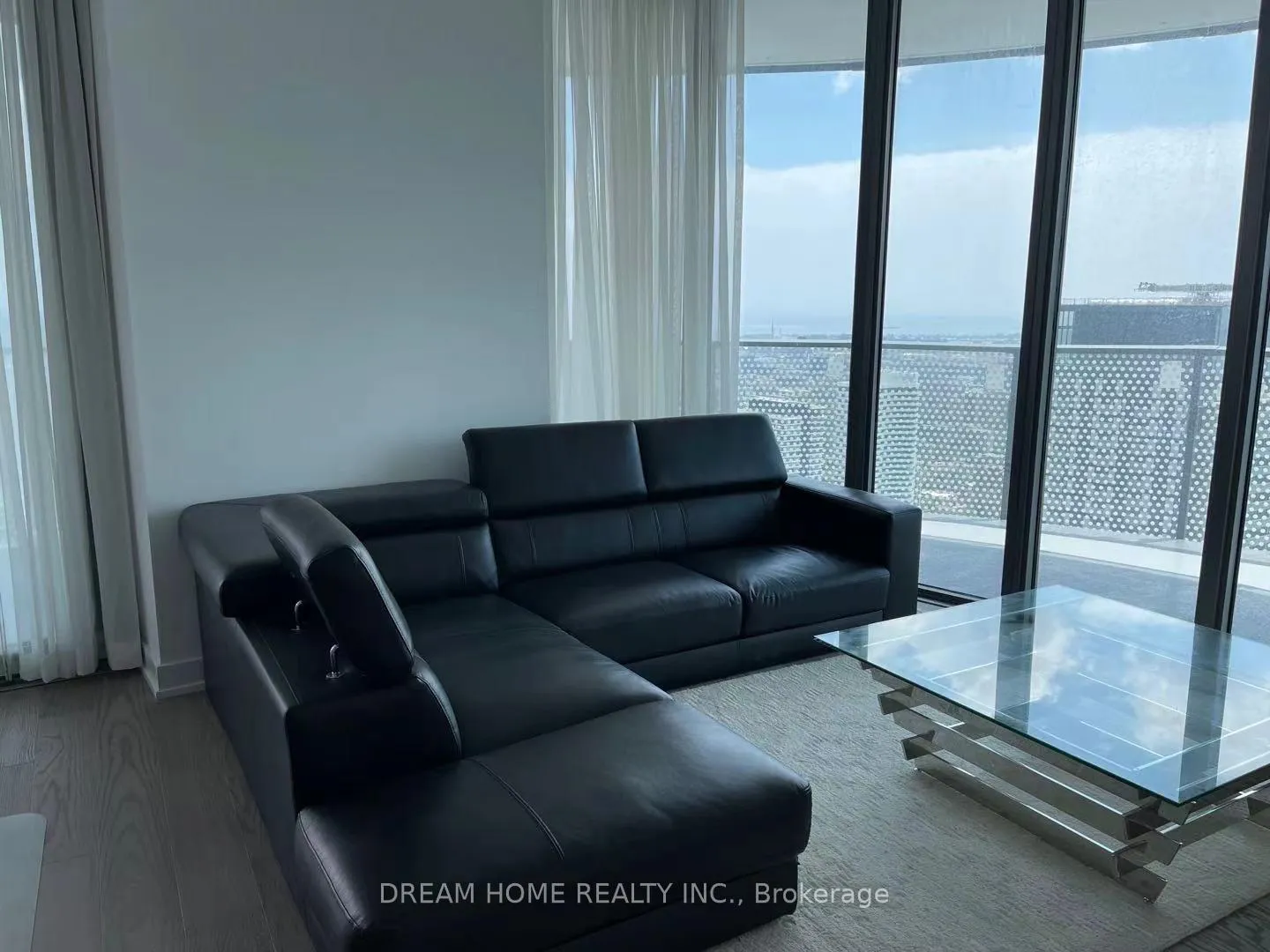 Front of Unit 5502, 11 Wellesley Street W