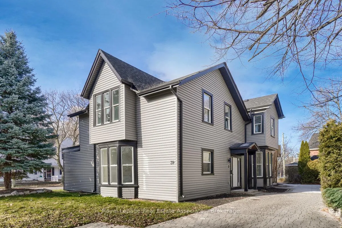 Front of Unit 2, 39 Welland Avenue S