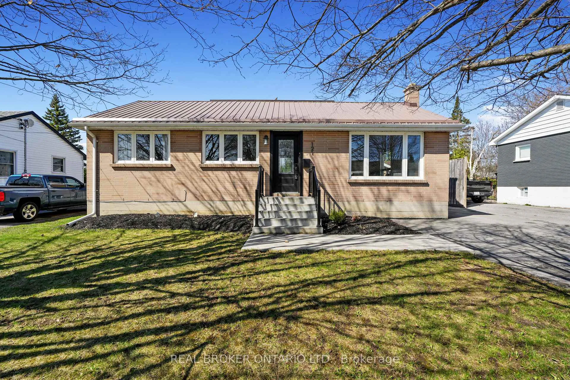 Photo 2 of 121 Goodfellow Road E, Peterborough, Otonabee Ward 1 — HOMEH