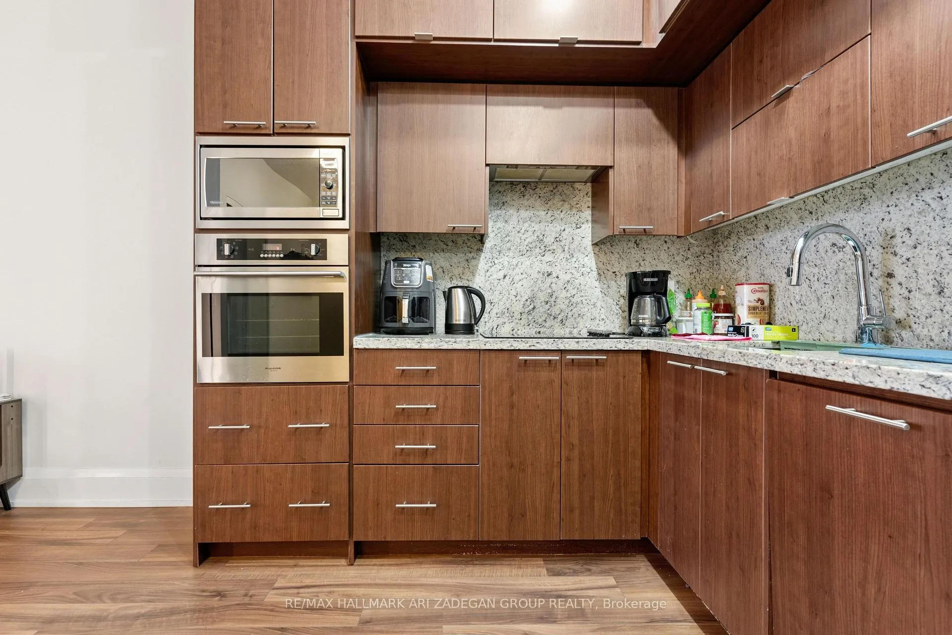 Photo 5 of Unit 907, 120 Harrison Garden Boulevard, North York, Willowdale East — HOMEH