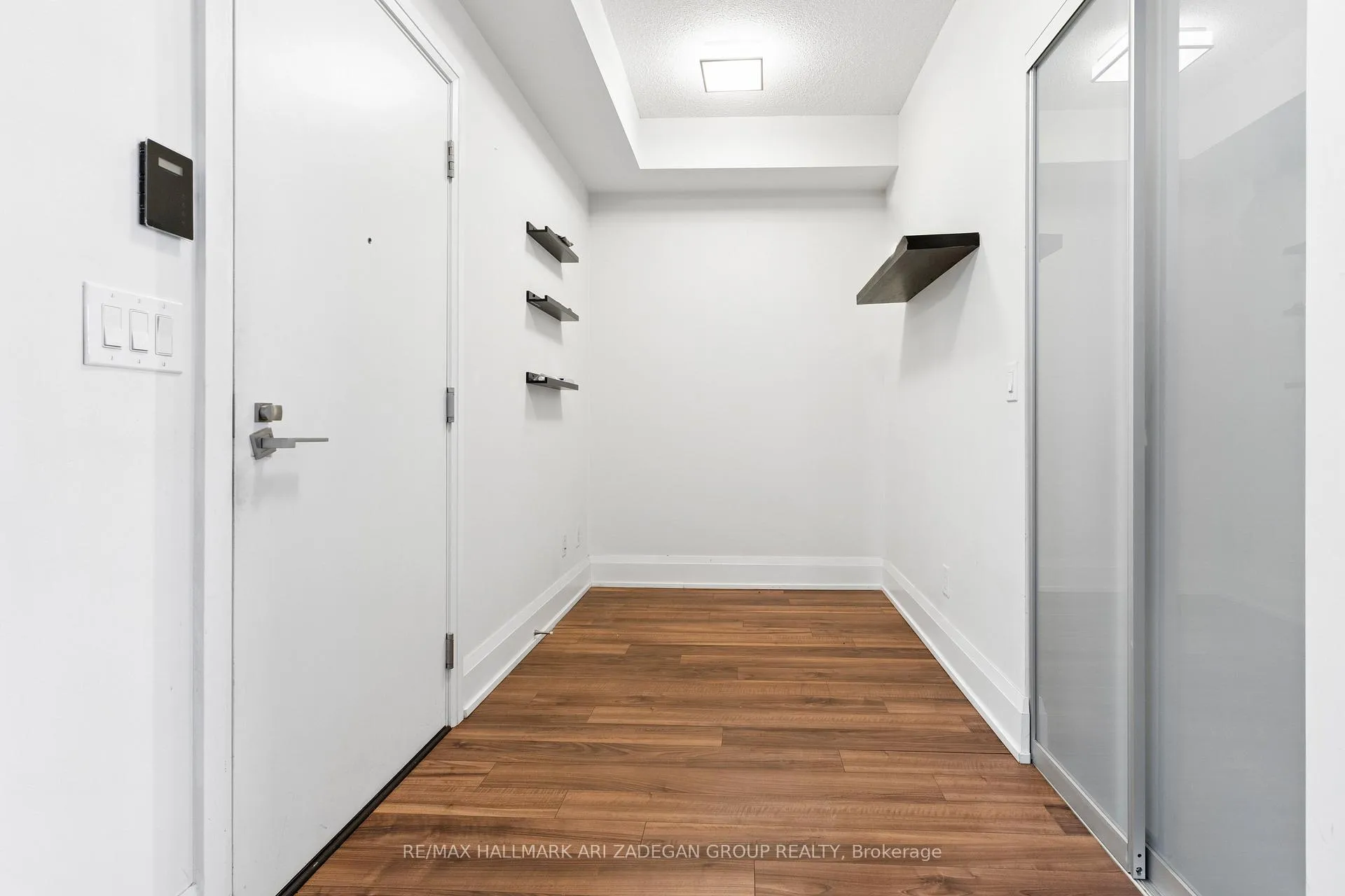 Photo 6 of Unit 907, 120 Harrison Garden Boulevard, North York, Willowdale East — HOMEH