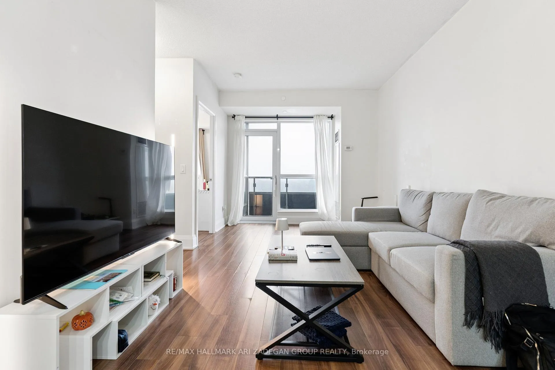Photo 8 of Unit 907, 120 Harrison Garden Boulevard, North York, Willowdale East — HOMEH