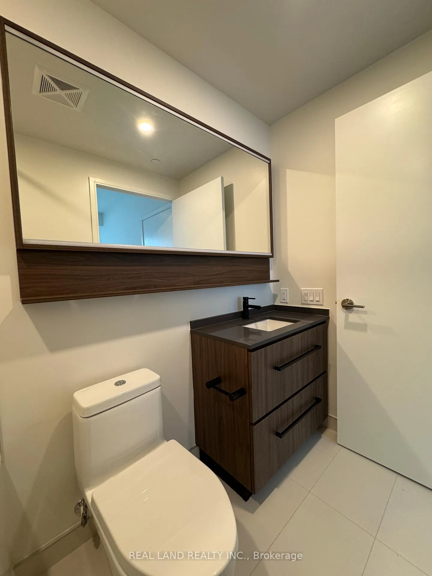 Photo 14 of Unit 313, 425 Front Street E, Toronto, Waterfront Communities — HOMEH