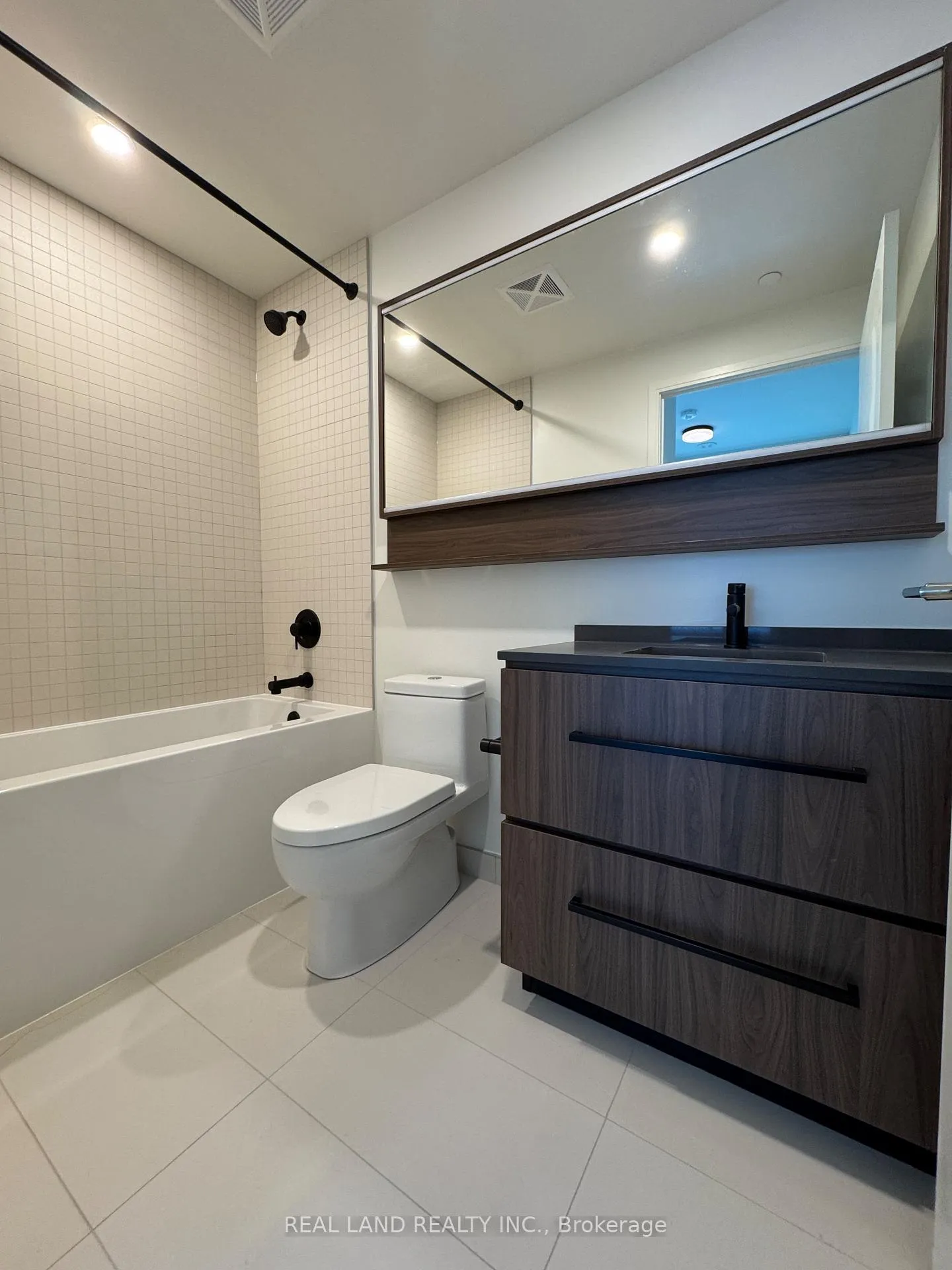Photo 16 of Unit 313, 425 Front Street E, Toronto, Waterfront Communities — HOMEH