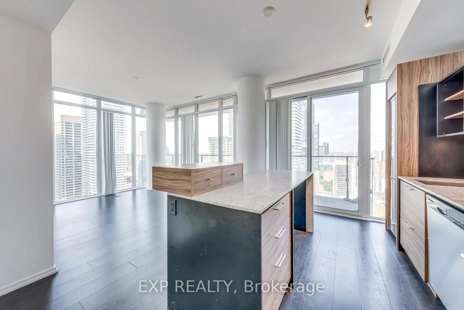 Photo 5 of Unit 2908, 75 St Nicholas Street, Toronto, Bay Street Corridor — HOMEH
