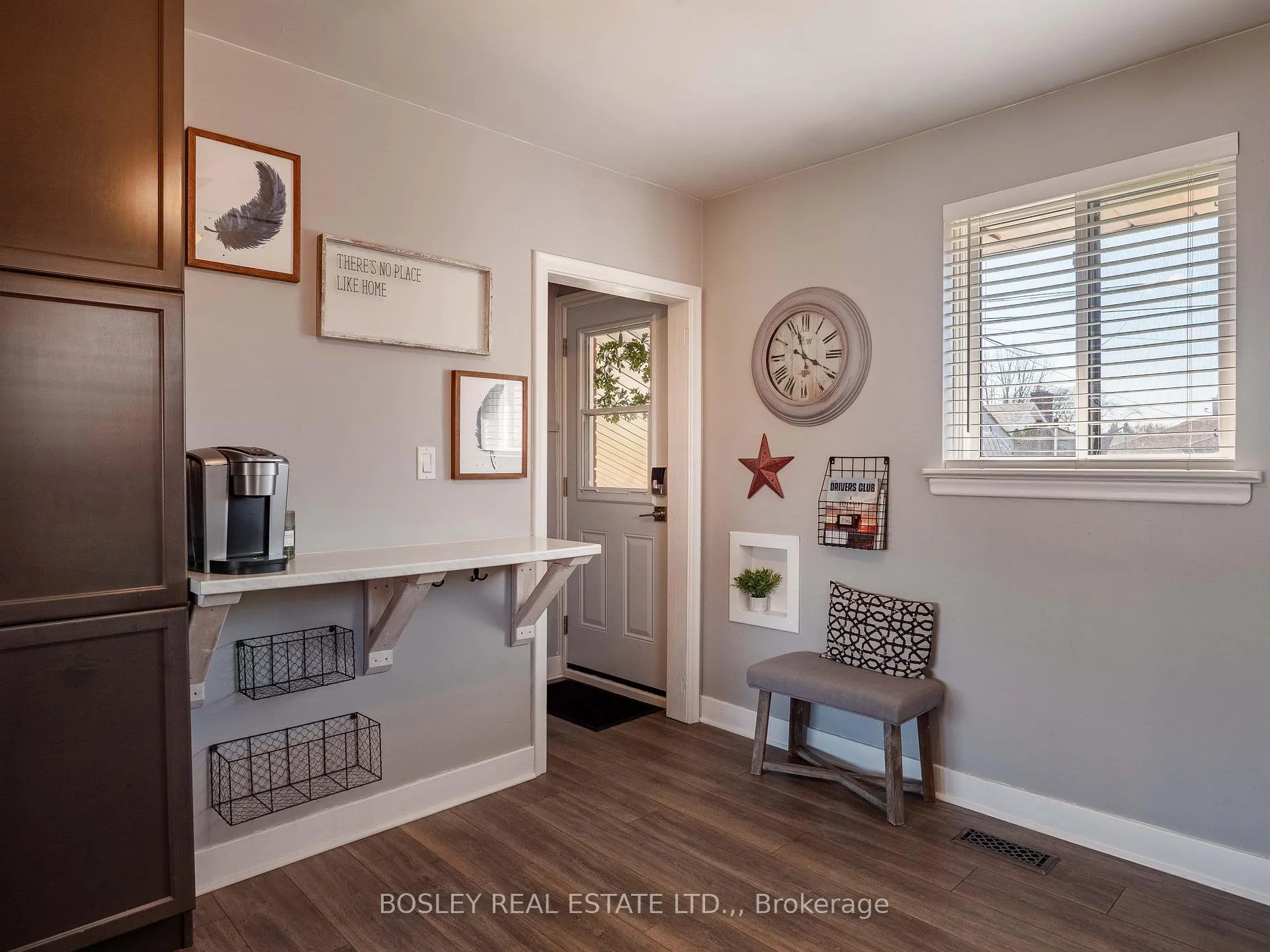 Photo 10 of 423 Grantham Avenue, St. Catharines, Vine/Linwell — HOMEH