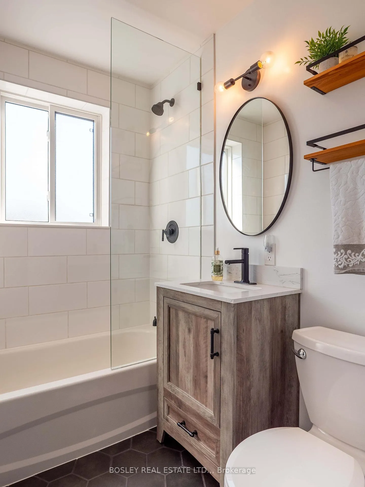 Photo 18 of 423 Grantham Avenue, St. Catharines, Vine/Linwell — HOMEH