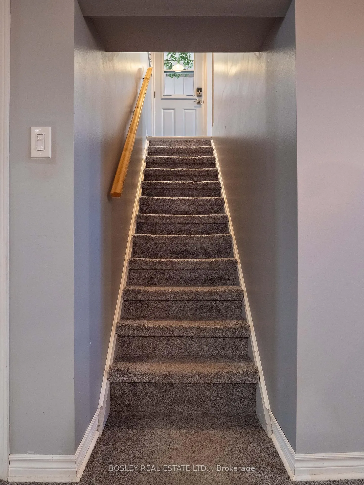 Photo 19 of 423 Grantham Avenue, St. Catharines, Vine/Linwell — HOMEH