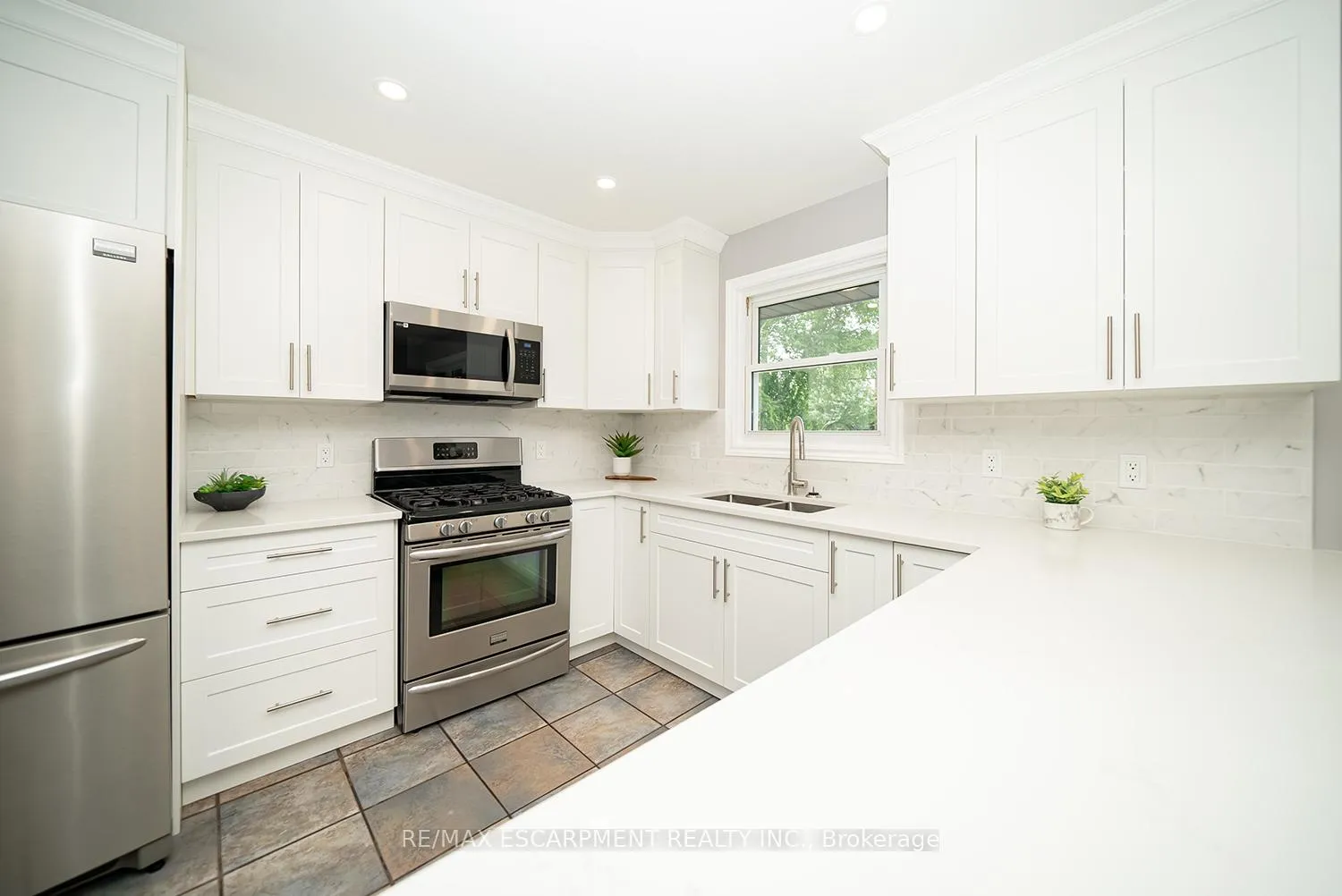 Photo 9 of 445 Powerline Road, Brantford — HOMEH