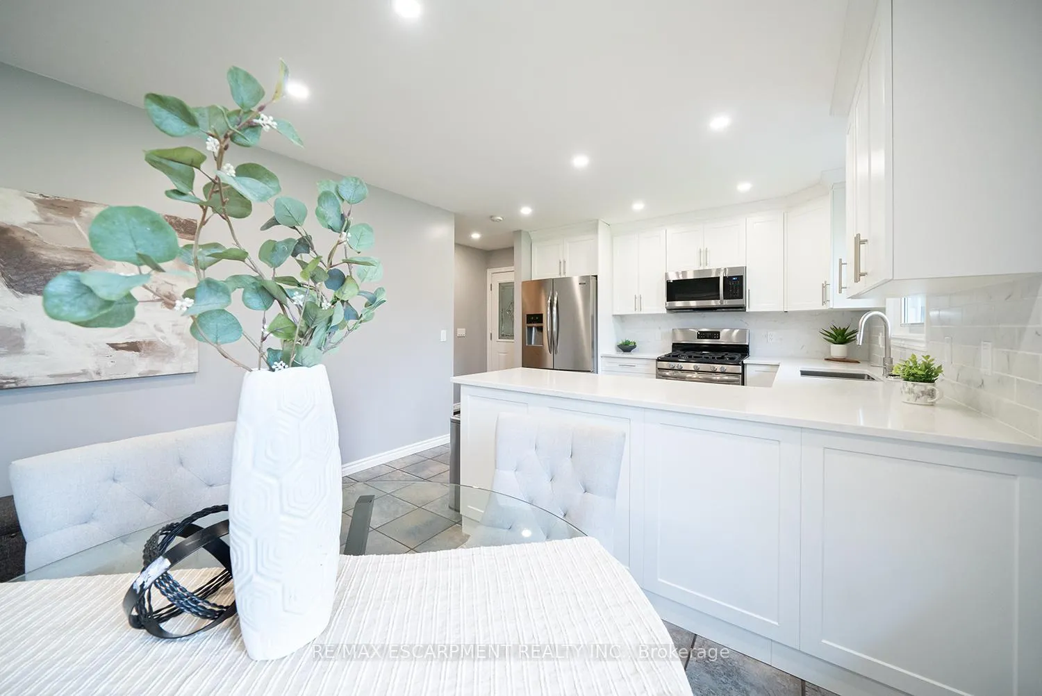 Photo 11 of 445 Powerline Road, Brantford — HOMEH