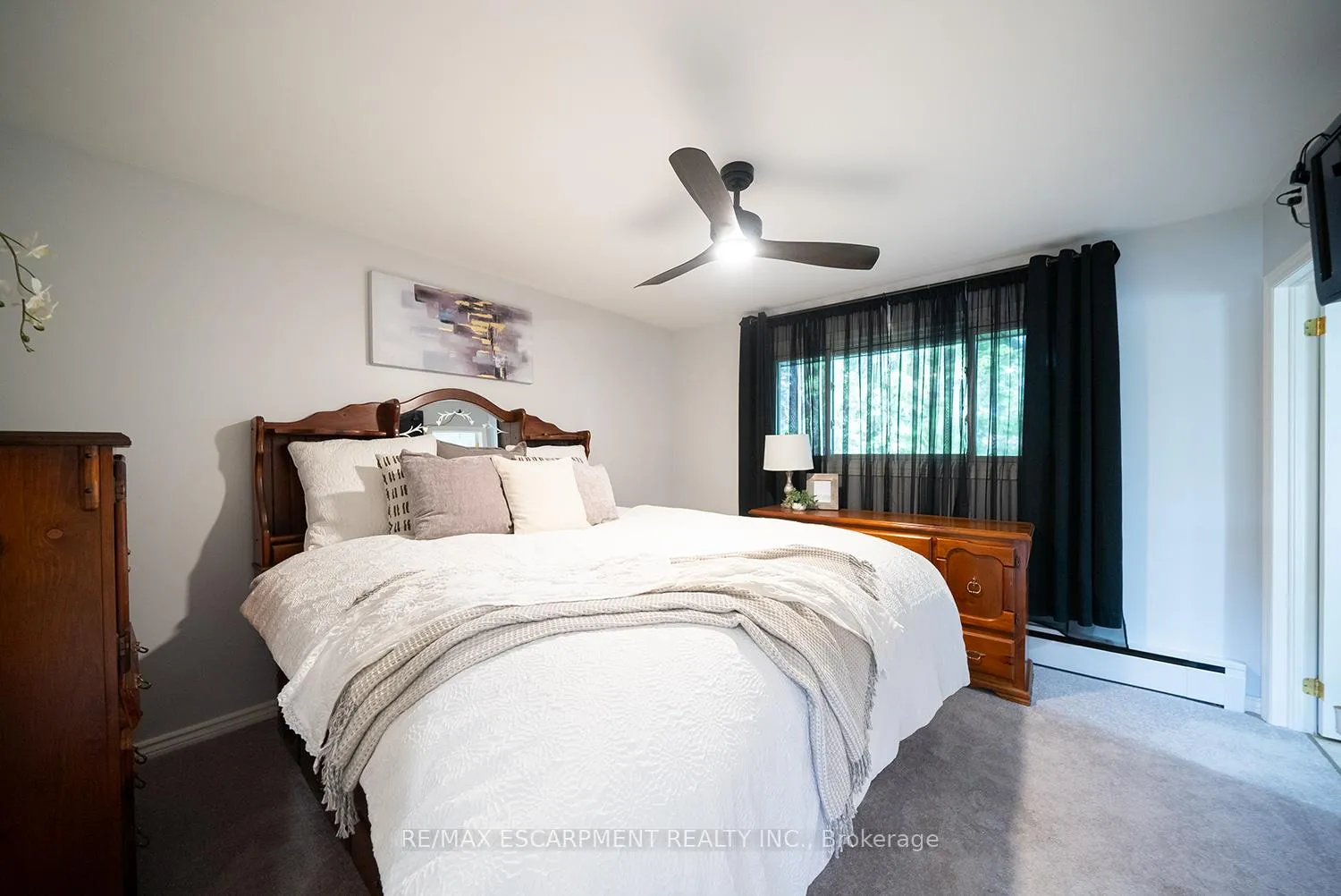 Photo 16 of 445 Powerline Road, Brantford — HOMEH
