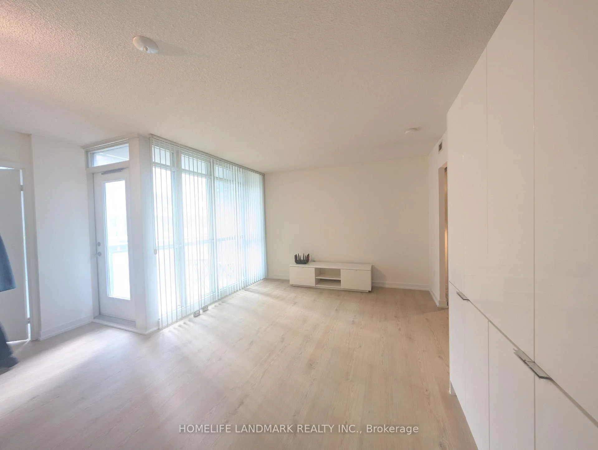 Photo 2 of Unit 931, 15 Iceboat Terrace, Toronto, Waterfront Communities — HOMEH