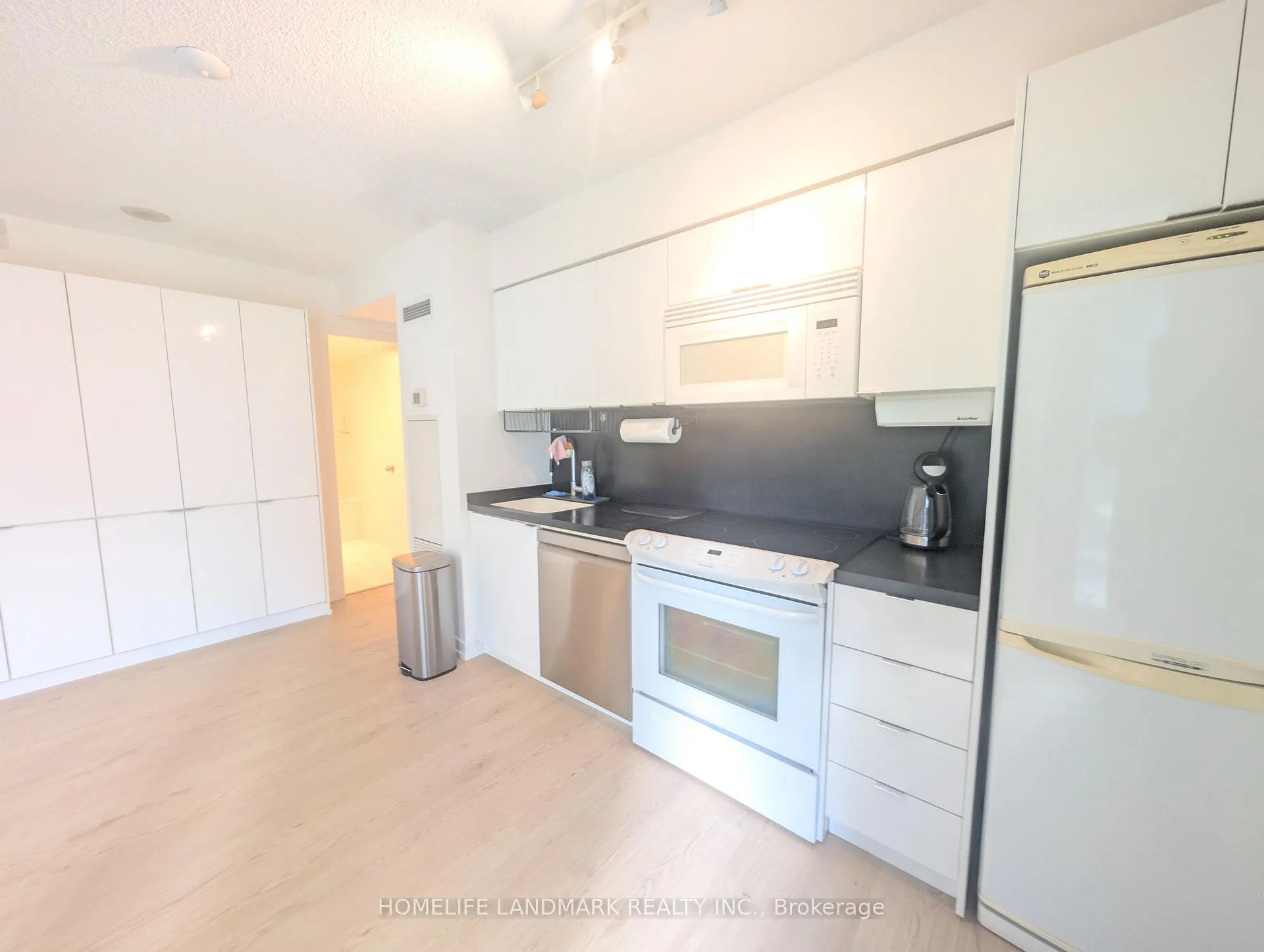 Photo 19 of Unit 931, 15 Iceboat Terrace, Toronto, Waterfront Communities — HOMEH