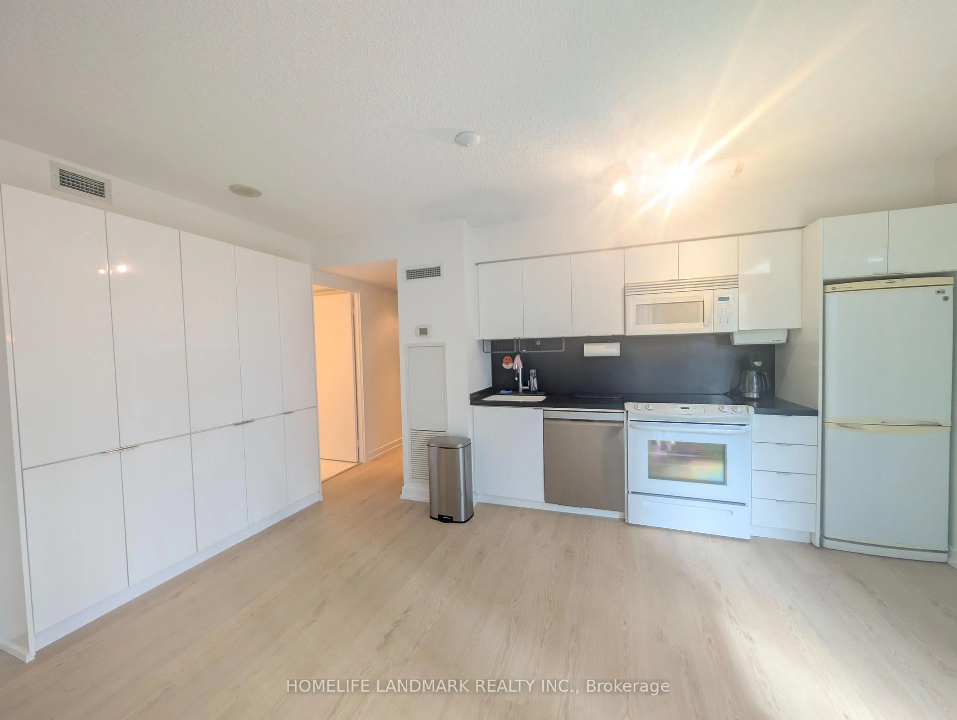 Photo 20 of Unit 931, 15 Iceboat Terrace, Toronto, Waterfront Communities — HOMEH