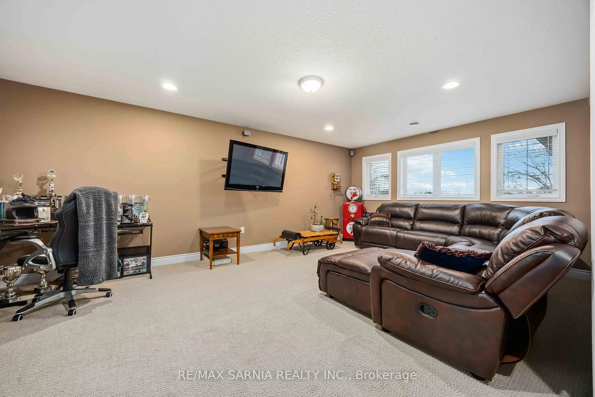 Photo 11 of 589 St Clair Parkway, St. Clair — HOMEH