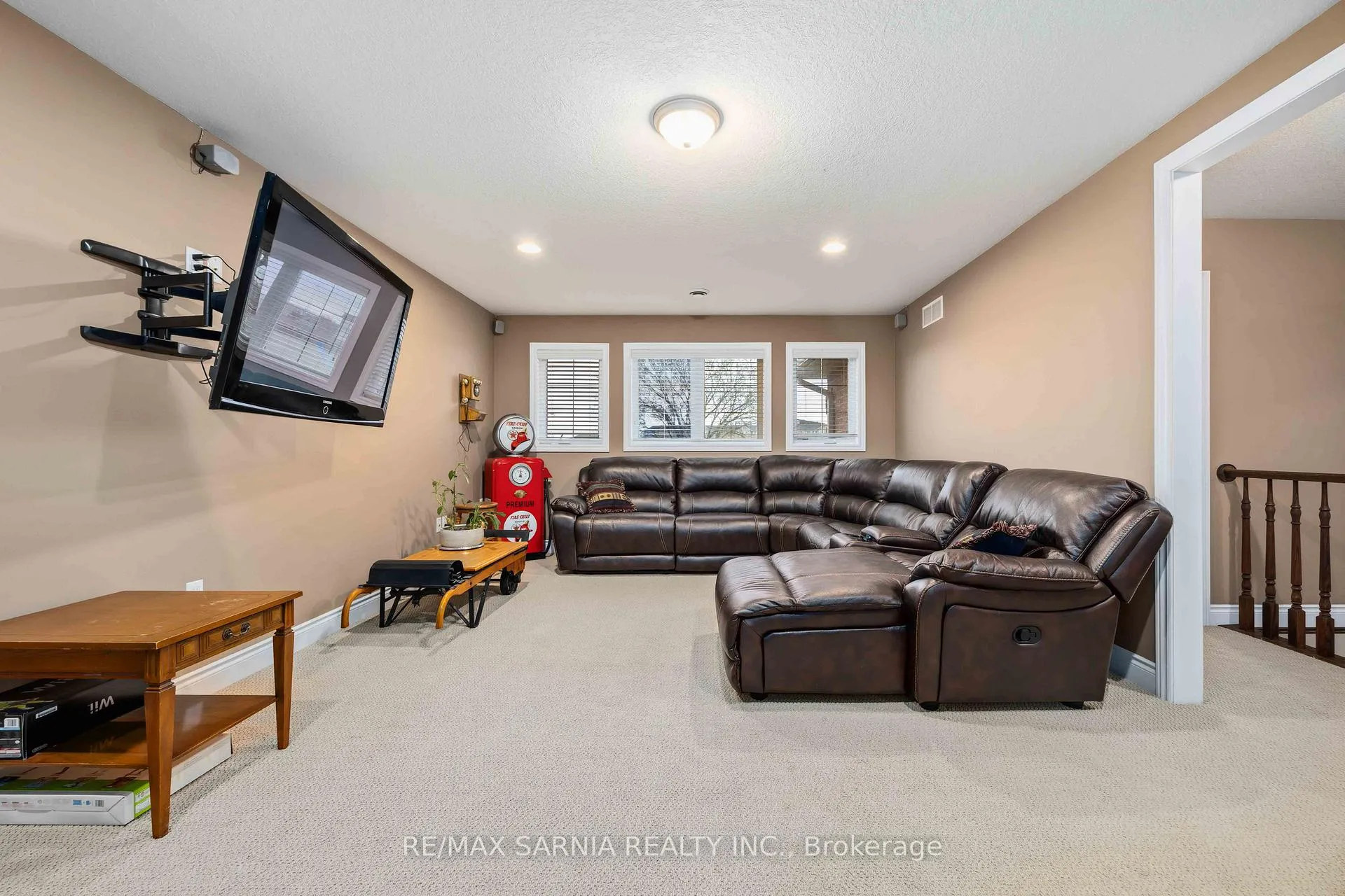 Photo 12 of 589 St Clair Parkway, St. Clair — HOMEH