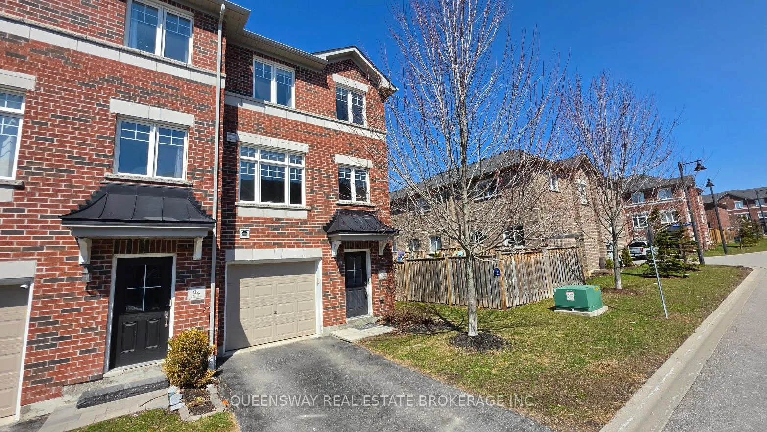 Photo 2 of 92 Markham Trail, Clarington, Bowmanville — HOMEH