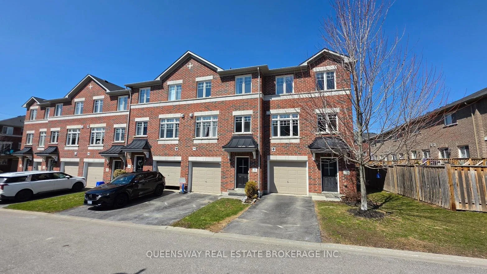 Photo 3 of 92 Markham Trail, Clarington, Bowmanville — HOMEH