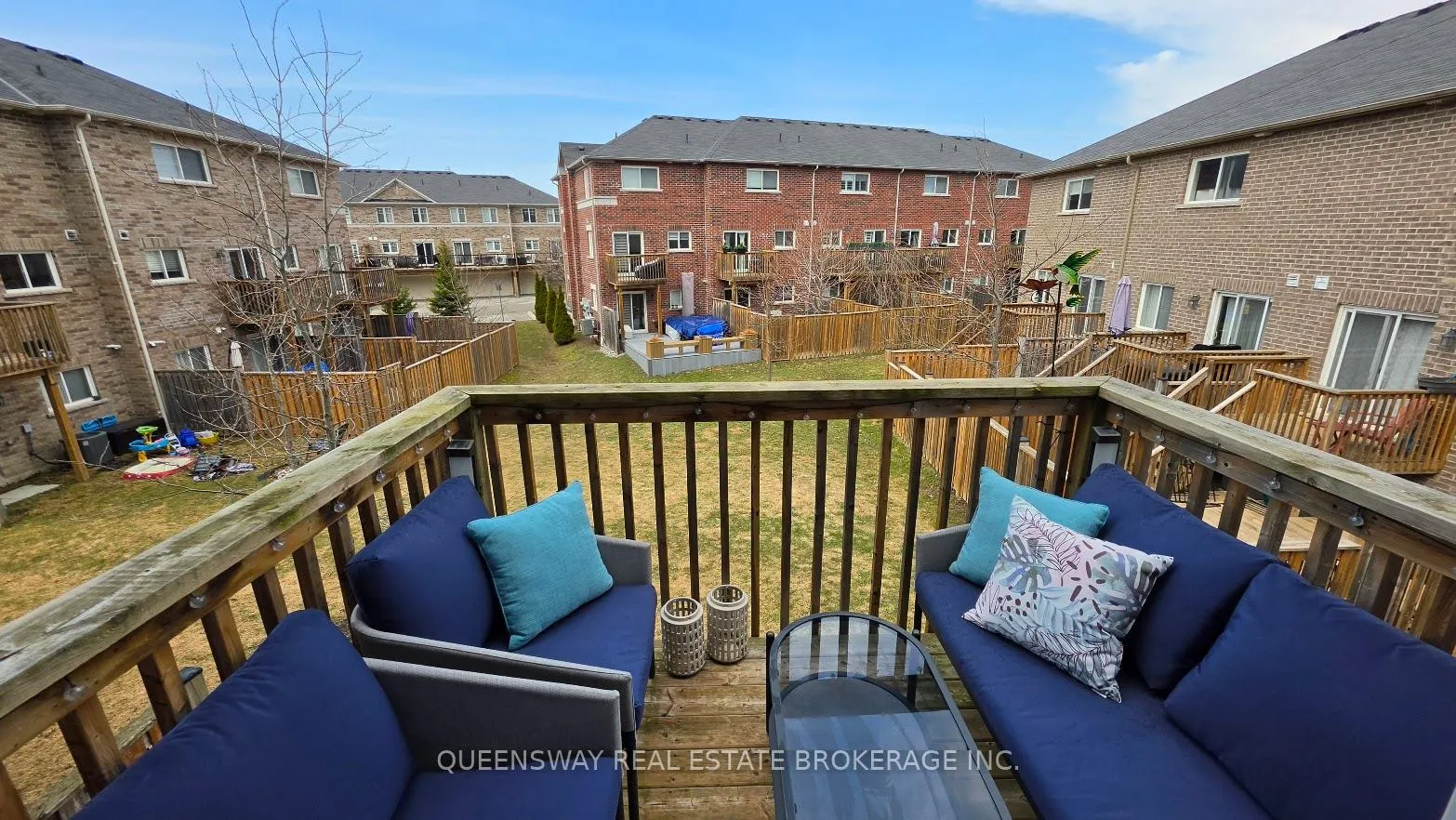 Photo 9 of 92 Markham Trail, Clarington, Bowmanville — HOMEH