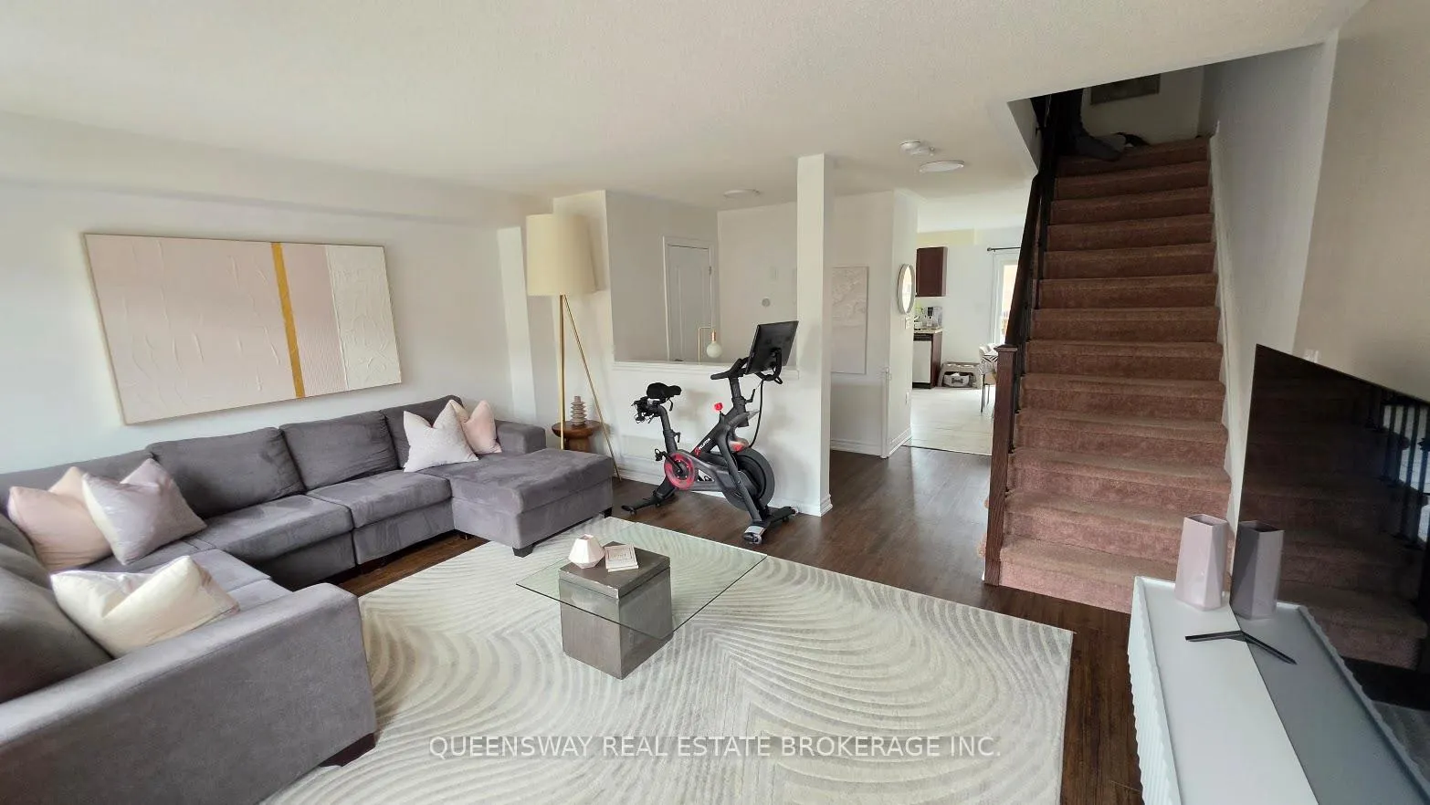 Photo 14 of 92 Markham Trail, Clarington, Bowmanville — HOMEH