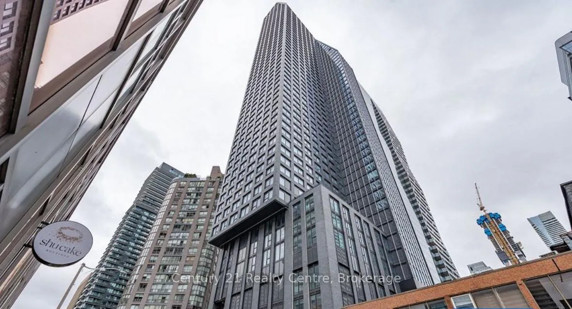 Front of Unit 3906, 8 Wellesley Street W