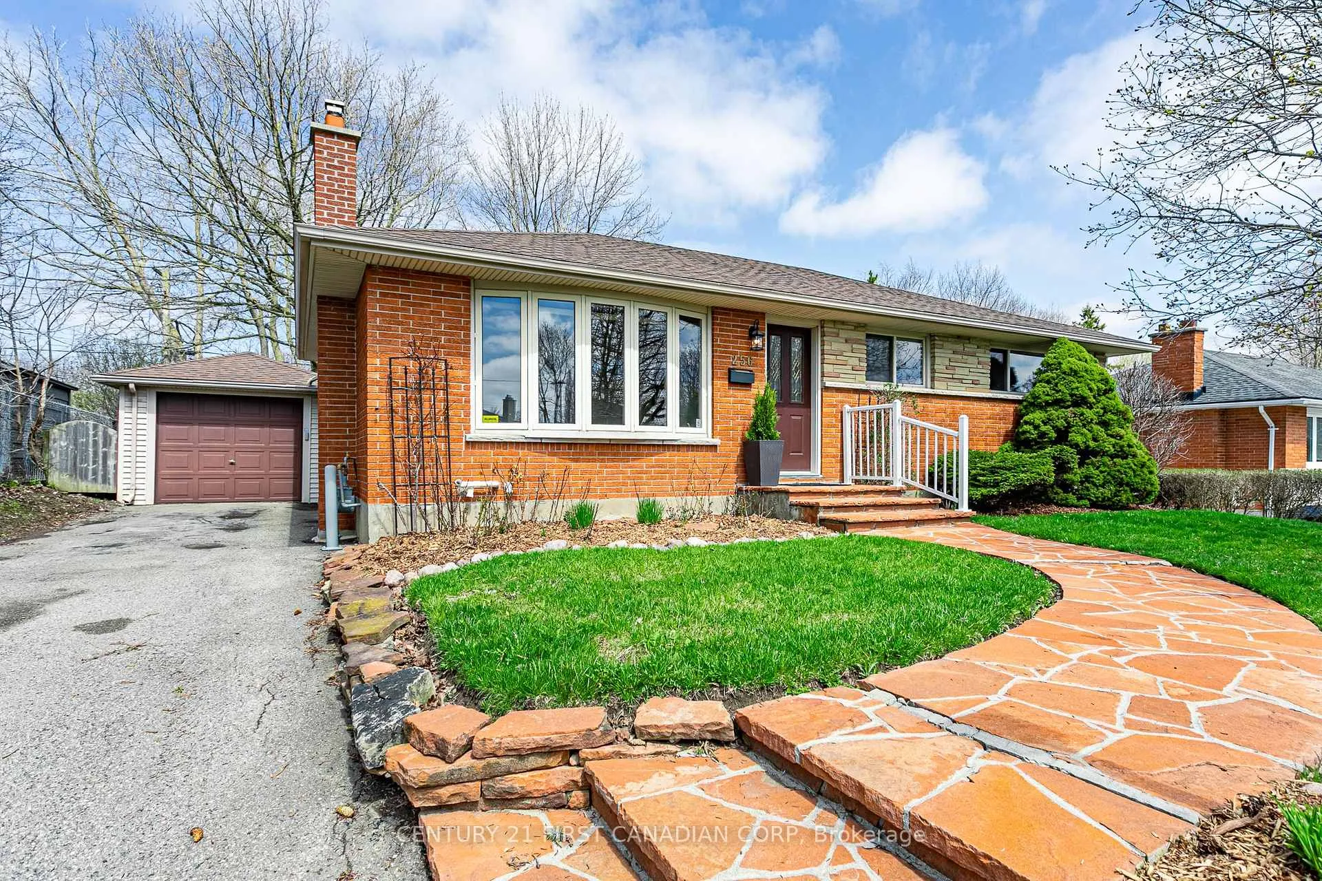 Photo 2 of 256 Southcrest Drive, London, South D — HOMEH