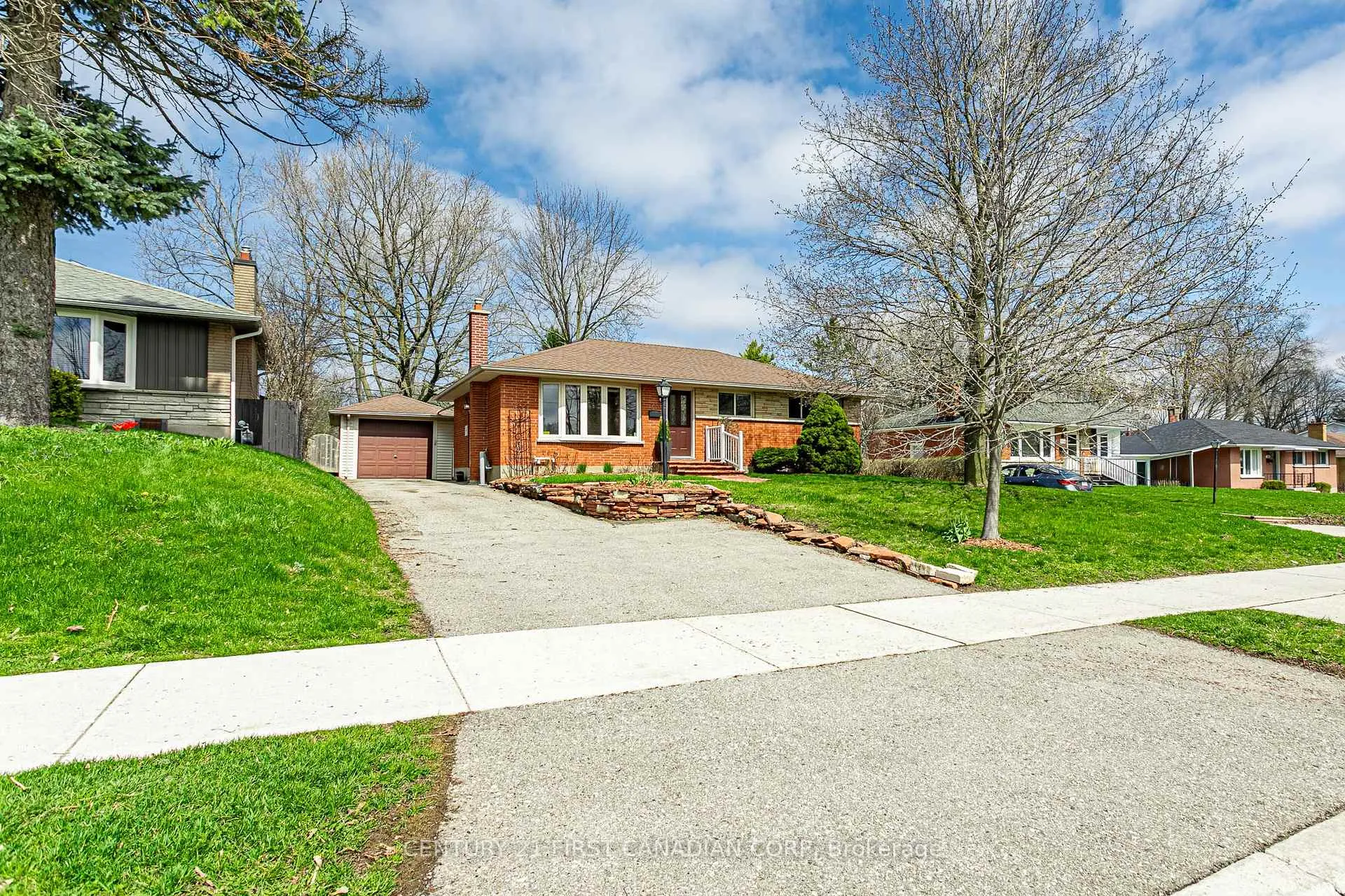 Photo 3 of 256 Southcrest Drive, London, South D — HOMEH