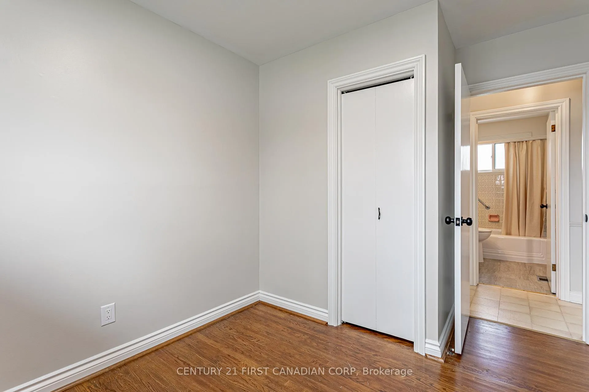 Photo 13 of 256 Southcrest Drive, London, South D — HOMEH