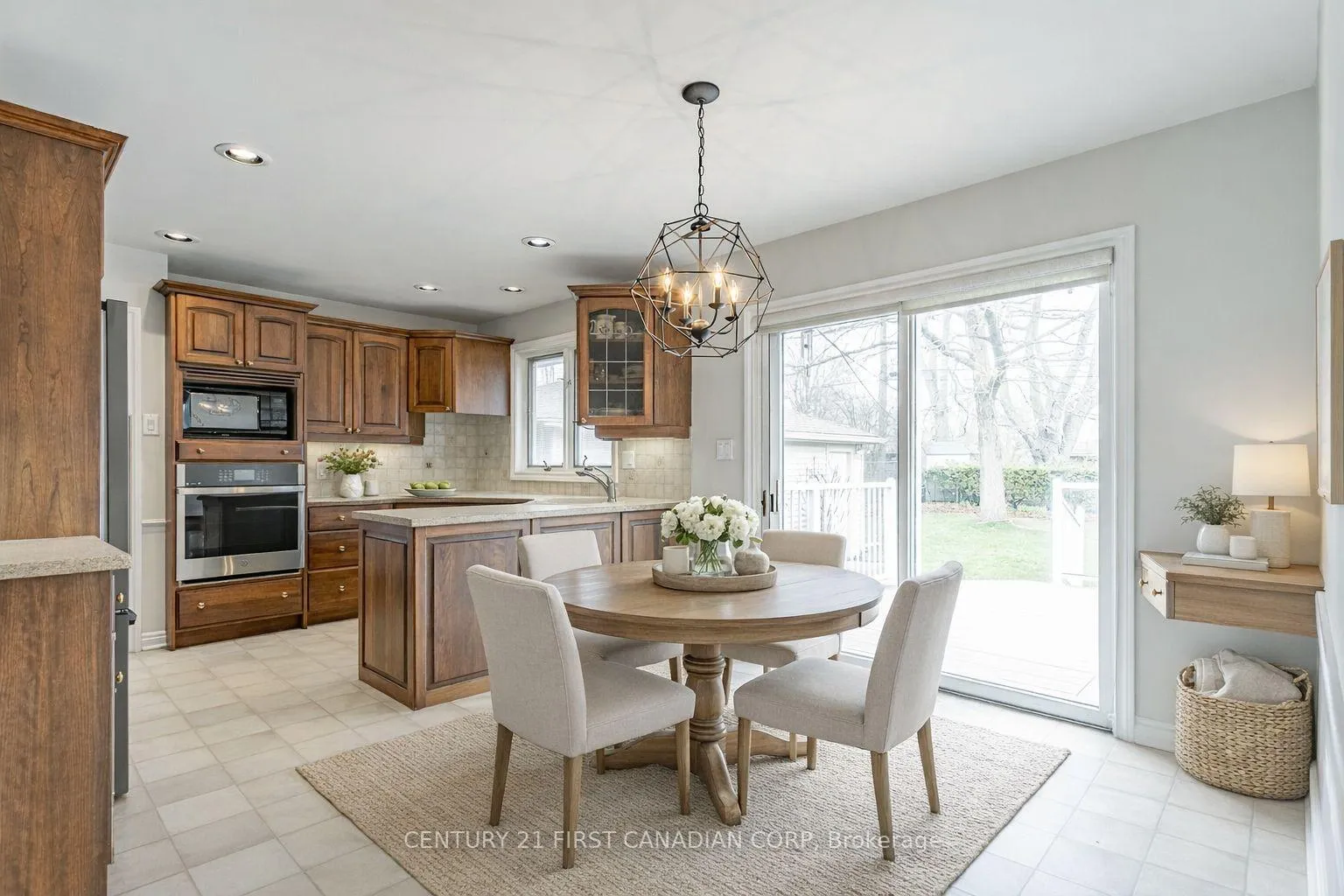 Photo 14 of 256 Southcrest Drive, London, South D — HOMEH