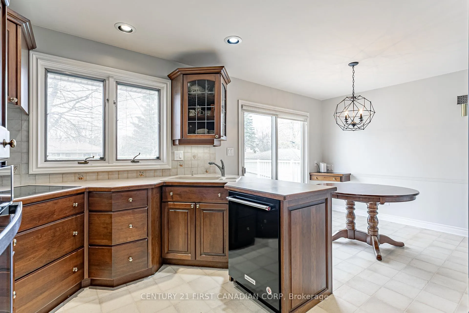 Photo 17 of 256 Southcrest Drive, London, South D — HOMEH