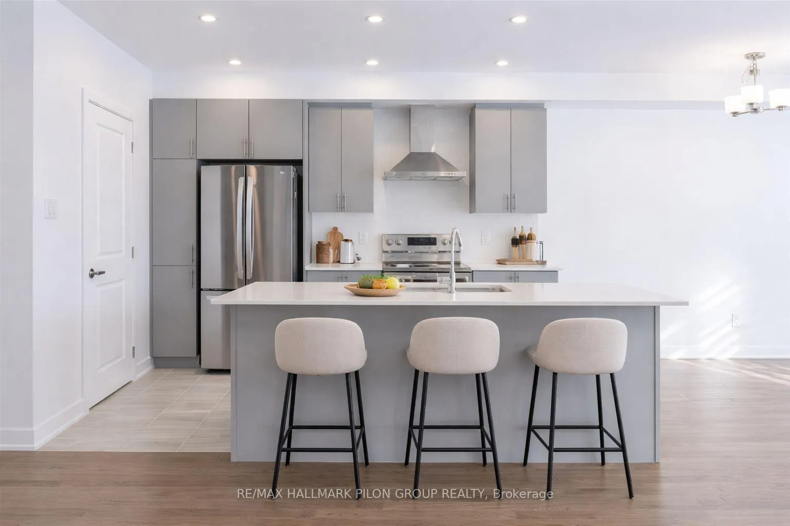 Photo 2 of 327 Broadridge Crescent, Ottawa, Mer Bleue/Bradley Estates/Anderson Park — HOMEH