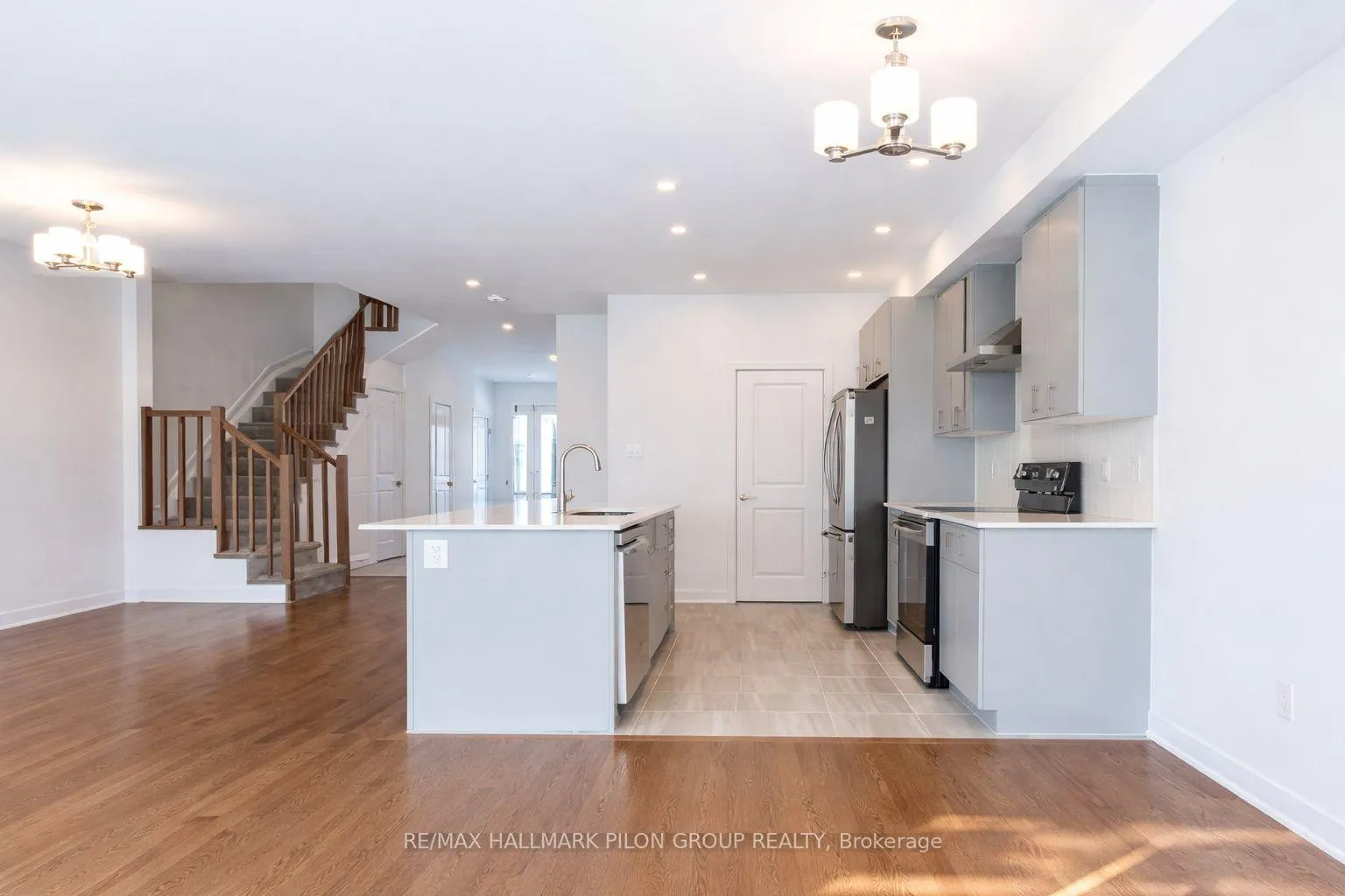 Photo 4 of 327 Broadridge Crescent, Ottawa, Mer Bleue/Bradley Estates/Anderson Park — HOMEH