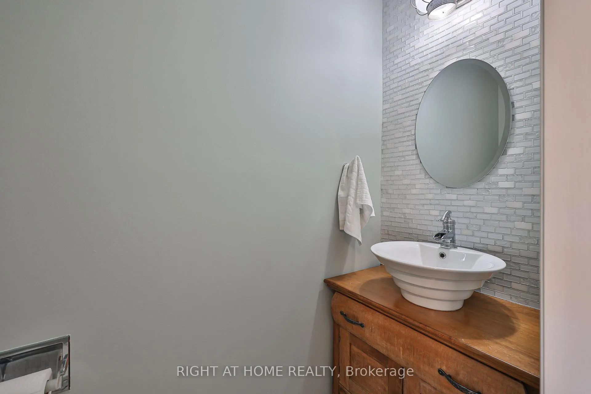 Photo 6 of 89 Vail Meadows Crescent, Clarington, Bowmanville — HOMEH
