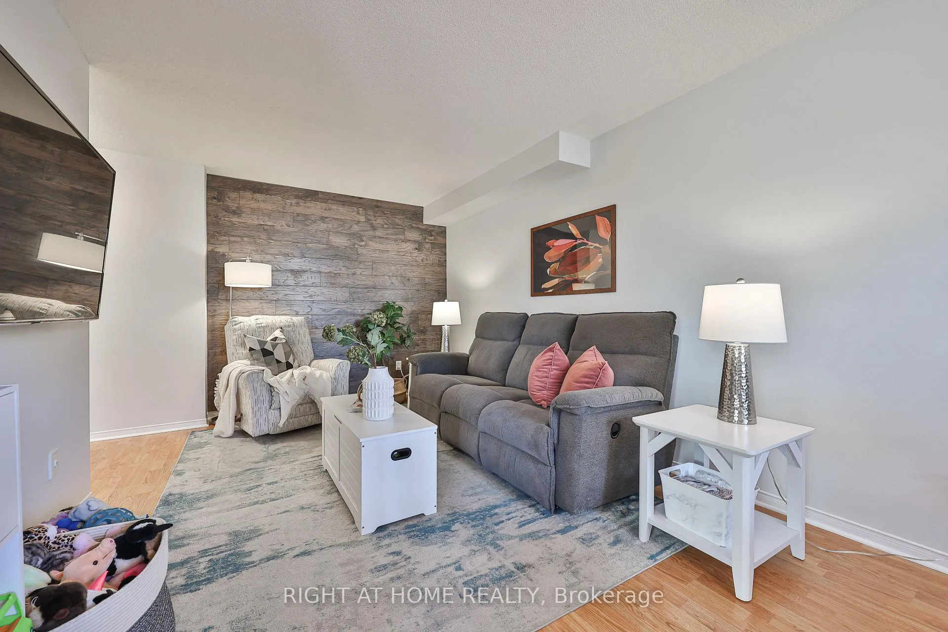Photo 8 of 89 Vail Meadows Crescent, Clarington, Bowmanville — HOMEH