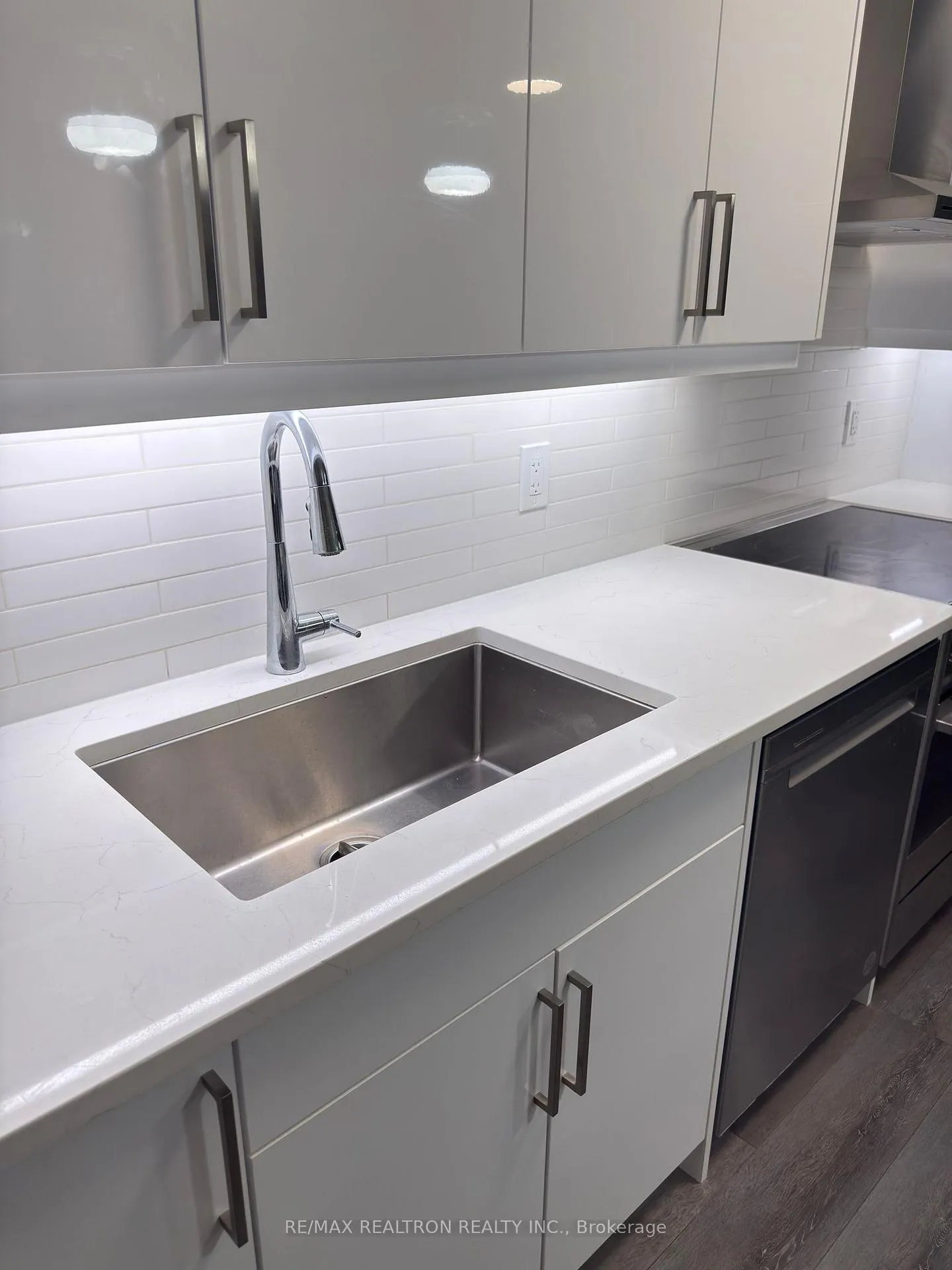Photo 6 of Unit 1306, 500 Brock Avenue, Burlington, Brant — HOMEH