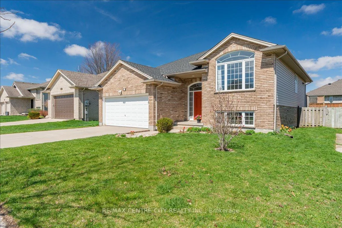 Photo 3 of 71 Middlesex Drive, Strathroy-Caradoc, NE — HOMEH