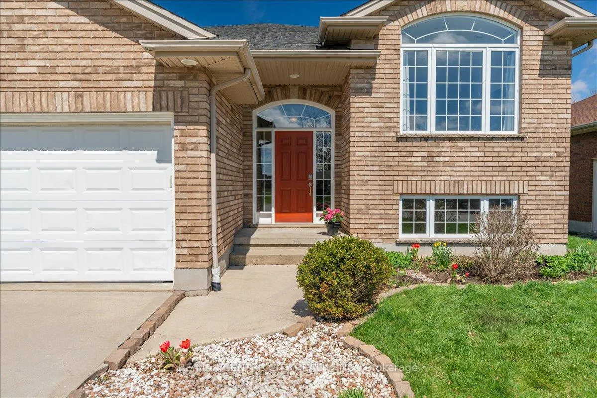 Photo 4 of 71 Middlesex Drive, Strathroy-Caradoc, NE — HOMEH