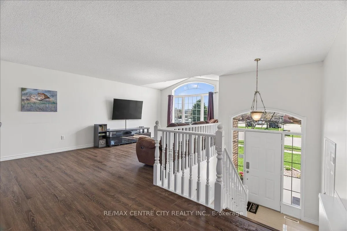 Photo 7 of 71 Middlesex Drive, Strathroy-Caradoc, NE — HOMEH