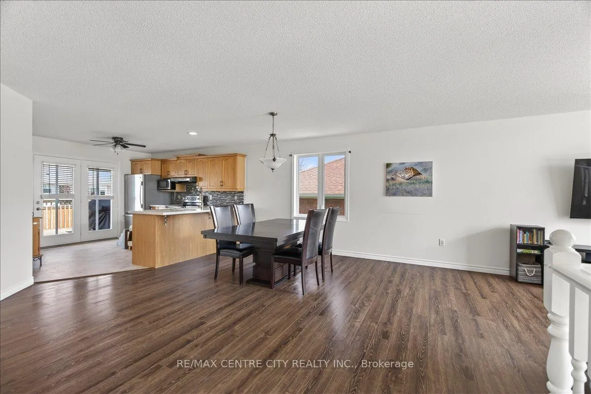 Photo 11 of 71 Middlesex Drive, Strathroy-Caradoc, NE — HOMEH