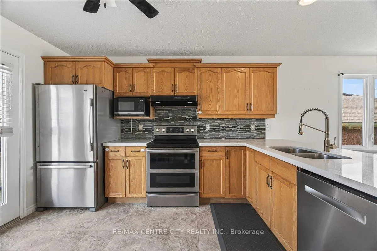 Photo 12 of 71 Middlesex Drive, Strathroy-Caradoc, NE — HOMEH