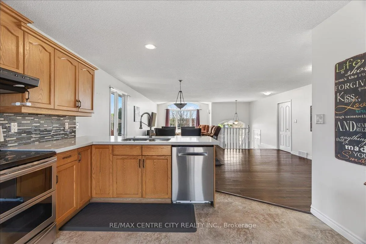 Photo 14 of 71 Middlesex Drive, Strathroy-Caradoc, NE — HOMEH