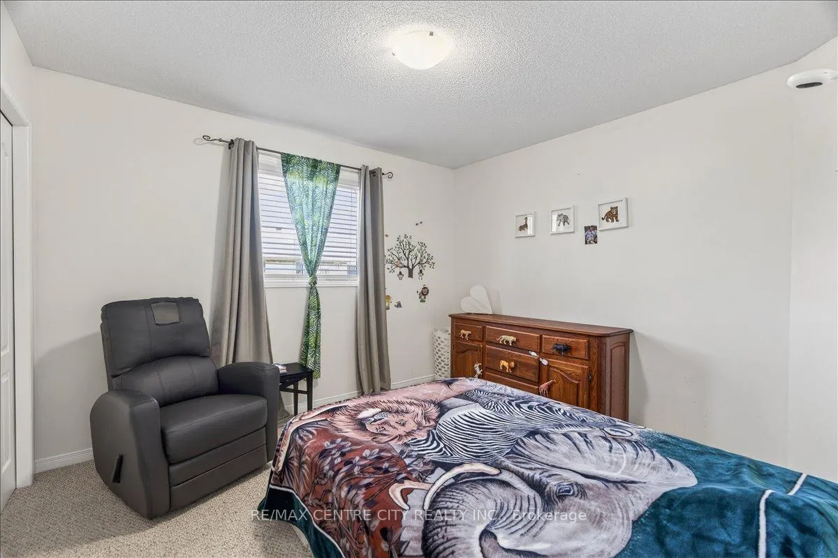 Photo 16 of 71 Middlesex Drive, Strathroy-Caradoc, NE — HOMEH