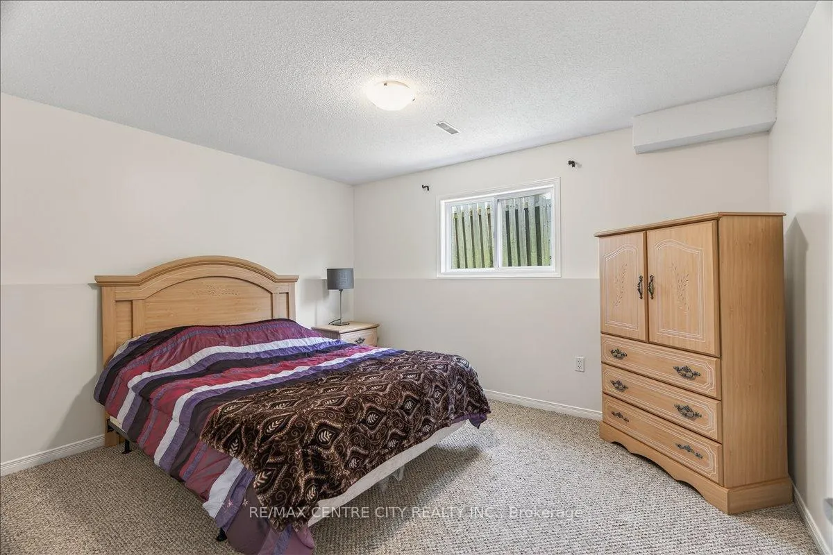 Photo 33 of 71 Middlesex Drive, Strathroy-Caradoc, NE — HOMEH