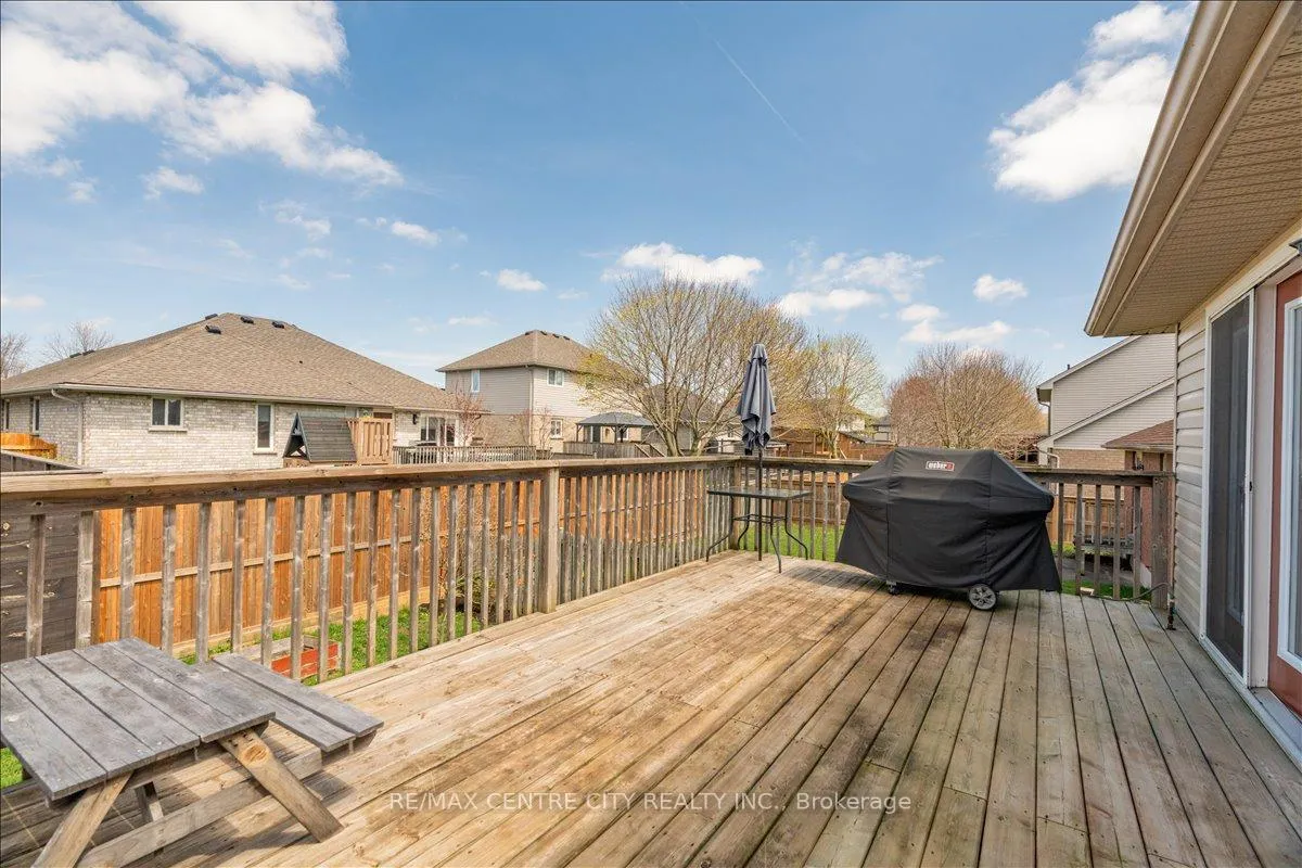Photo 40 of 71 Middlesex Drive, Strathroy-Caradoc, NE — HOMEH