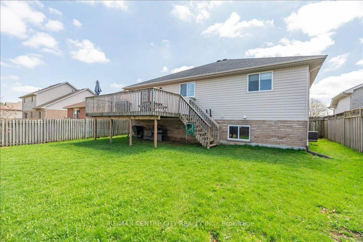 Photo 41 of 71 Middlesex Drive, Strathroy-Caradoc, NE — HOMEH