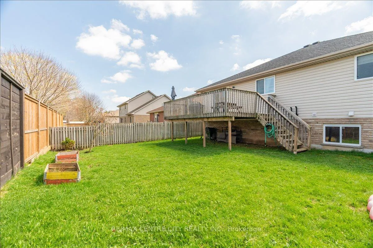 Photo 42 of 71 Middlesex Drive, Strathroy-Caradoc, NE — HOMEH