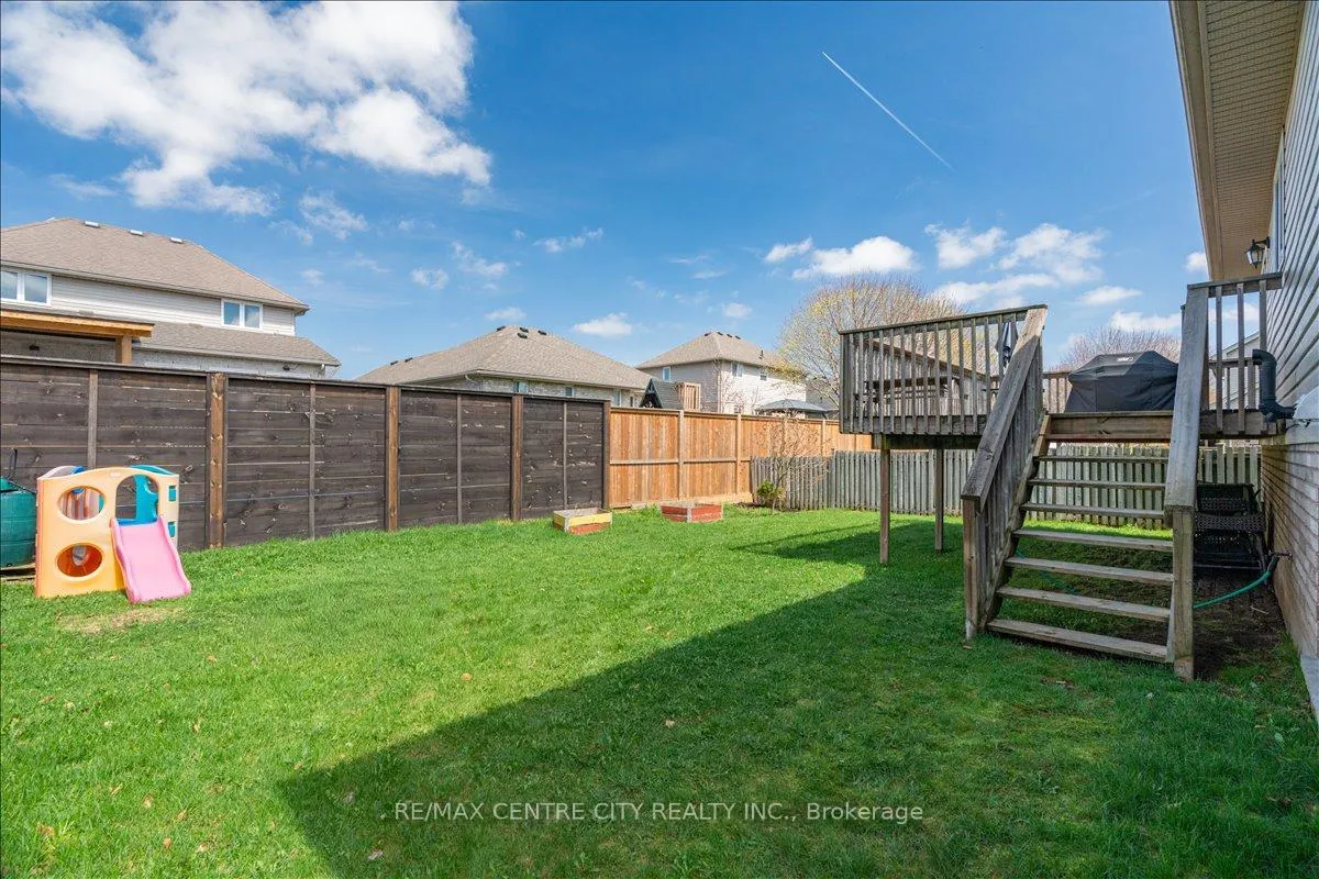 Photo 43 of 71 Middlesex Drive, Strathroy-Caradoc, NE — HOMEH