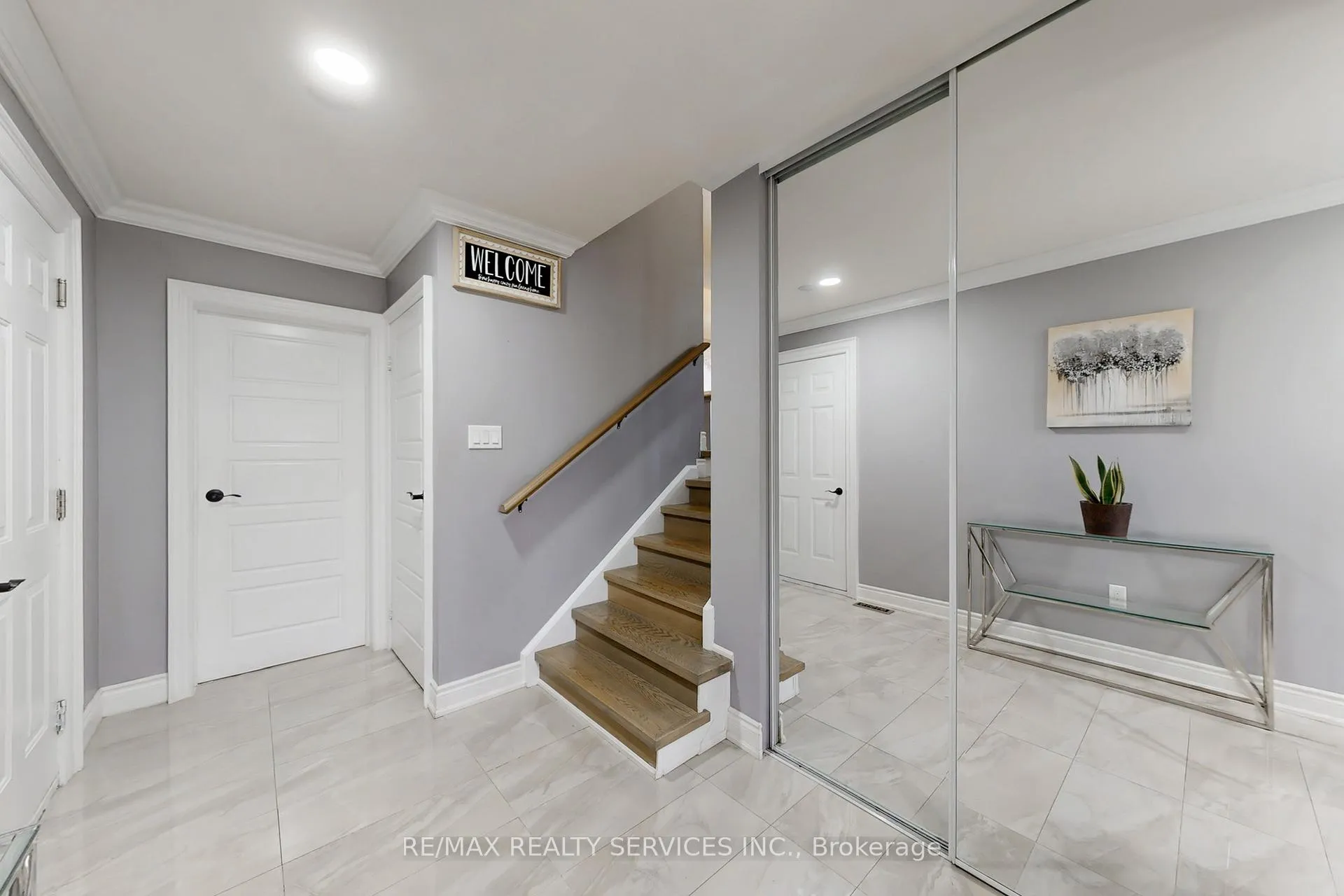 Photo 9 of 53 Geneva Crescent, Brampton, Northgate — HOMEH